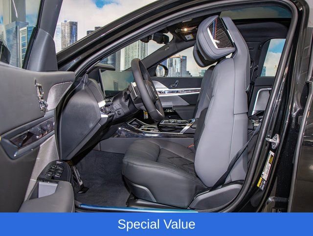 2025 BMW 7 Series 750e - Photo 21