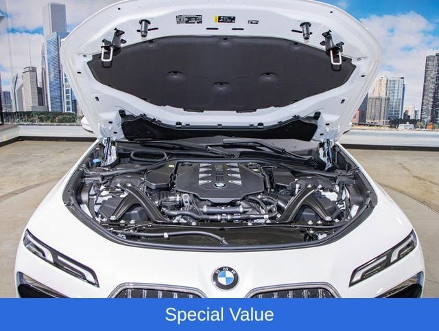 2025 BMW 7 Series 760i - Photo 5