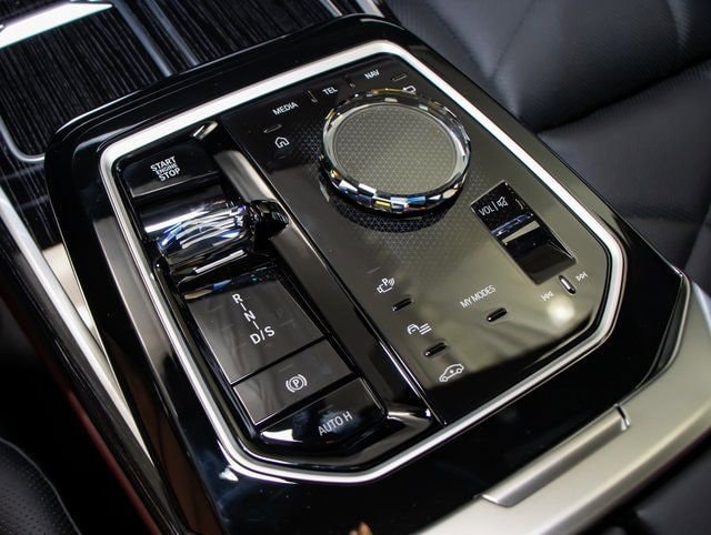2025 BMW 7 Series 740i - Photo 20