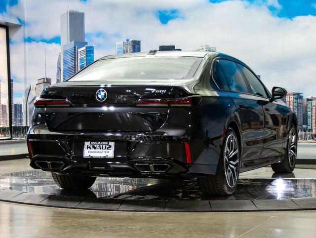 2026 BMW 7 Series 760i - Photo 8