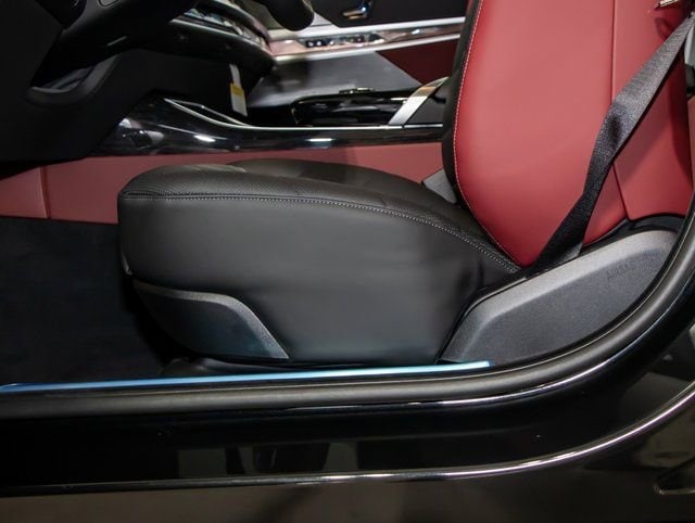 2025 BMW 7 Series 740i - Photo 16