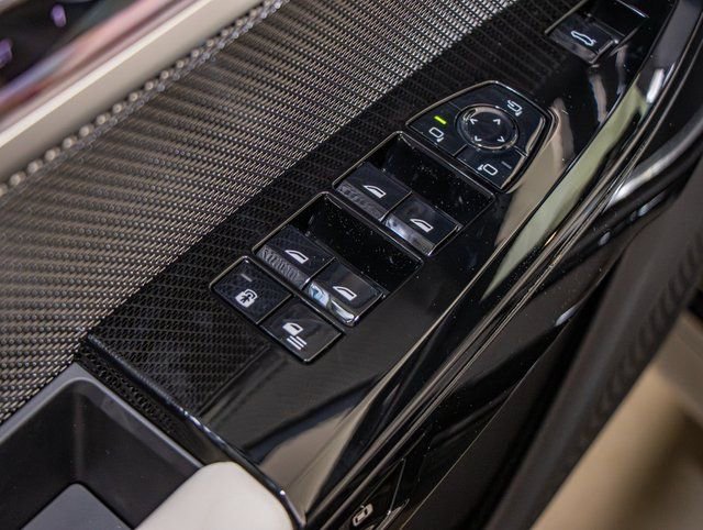 2025 BMW 7 Series 750e - Photo 15