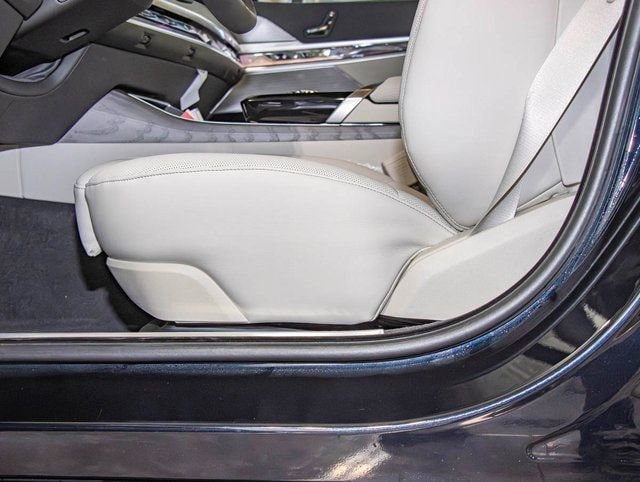 2026 BMW 7 Series 740i - Photo 15