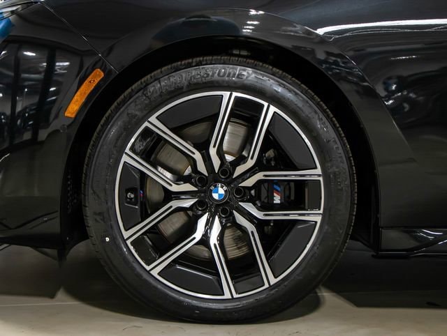 2026 BMW 7 Series 760i - Photo 7