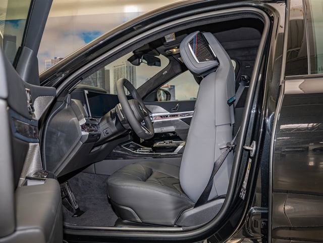 2026 BMW 7 Series 760i - Photo 20