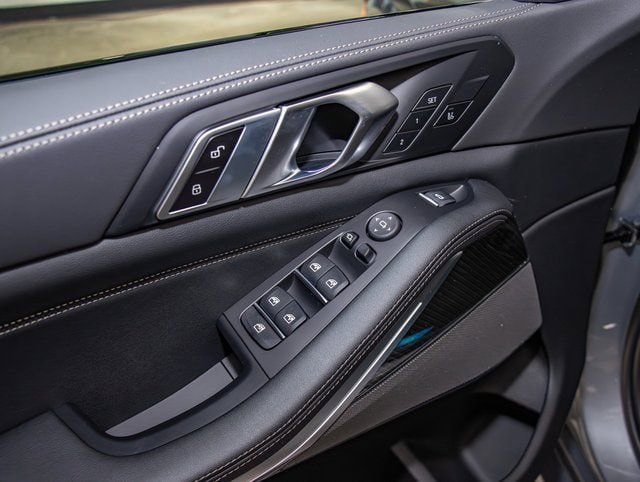 2026 BMW X5 M60i - Photo 14