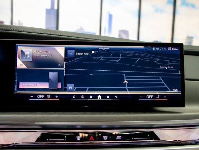 2025 BMW 7 Series 750e - Photo 19