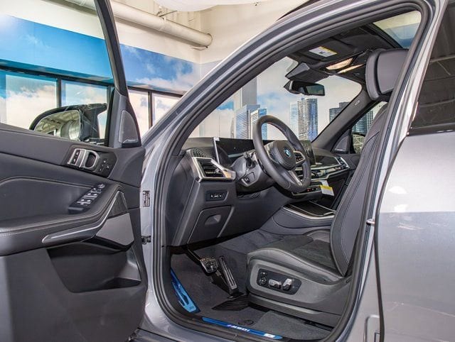2026 BMW X5 M60i - Photo 13