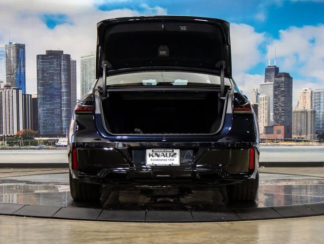 2025 BMW 7 Series 750e - Photo 12