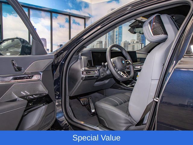 2025 BMW 7 Series 760i - Photo 13