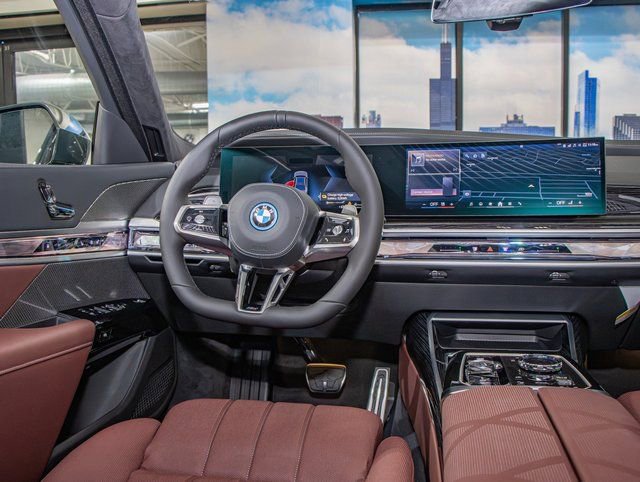 2026 BMW 7 Series 750e - Photo 16