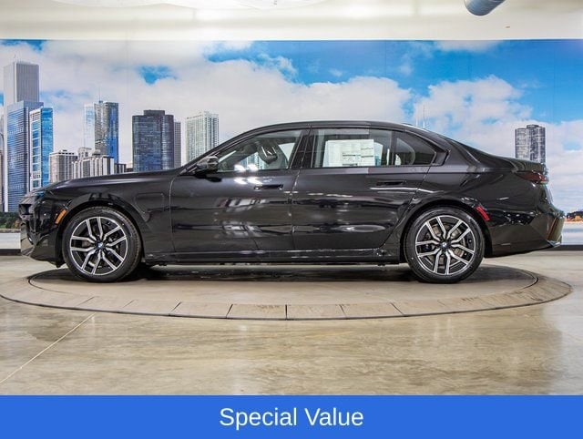 2025 BMW 7 Series 750e - Photo 6