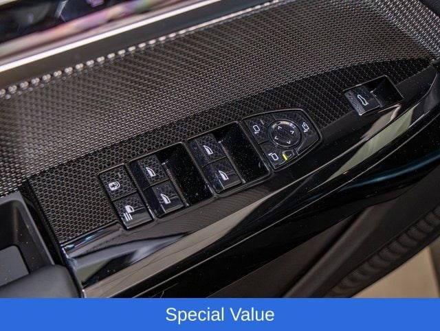 2025 BMW 7 Series 750e - Photo 15