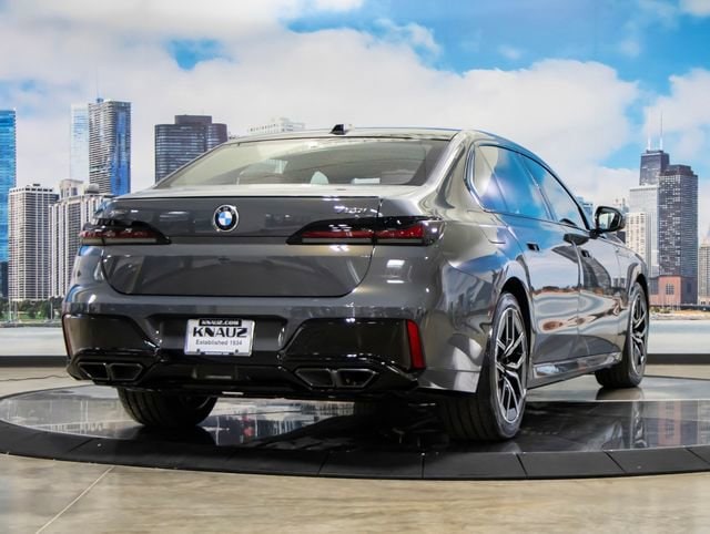 2026 BMW 7 Series 760i - Photo 8
