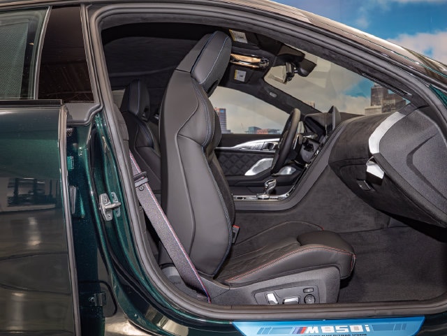 2026 BMW 8 Series M850i - Photo 21