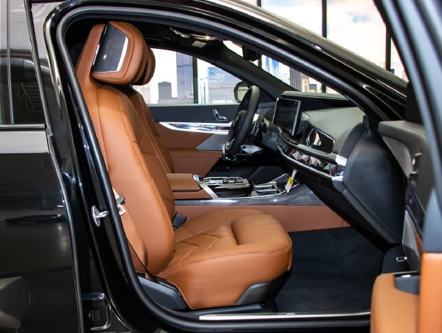 2026 BMW 7 Series 760i - Photo 22