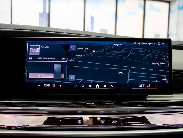 2025 BMW 7 Series 750e - Photo 19