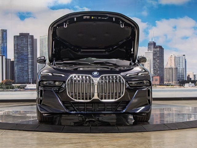 2026 BMW 7 Series 750e - Photo 4