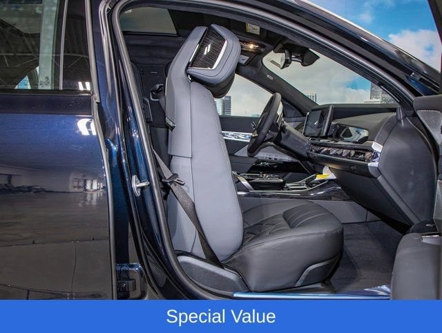 2025 BMW 7 Series 750e - Photo 22
