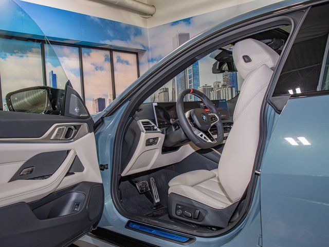 2026 BMW i4 M60 - Photo 13