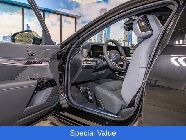 2025 BMW 7 Series 750e - Photo 13