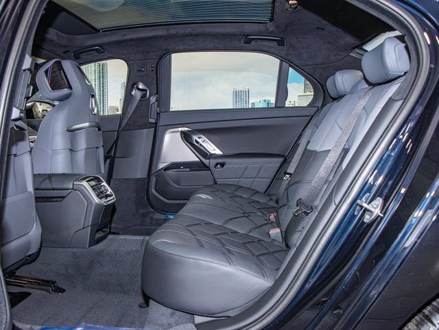 2025 BMW 7 Series 750e - Photo 23