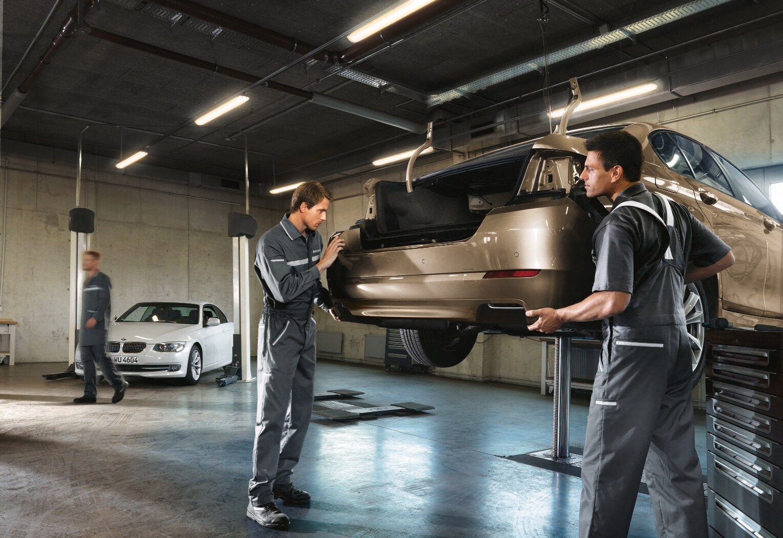 BMW Detail Center in Lake Bluff, IL | Karl Knauz BMW