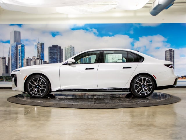 2026 BMW 7 Series 740i - Photo 6