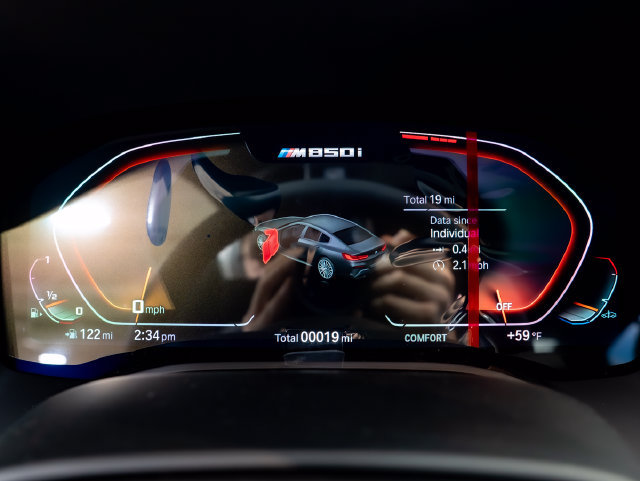 2026 BMW 8 Series M850i - Photo 17