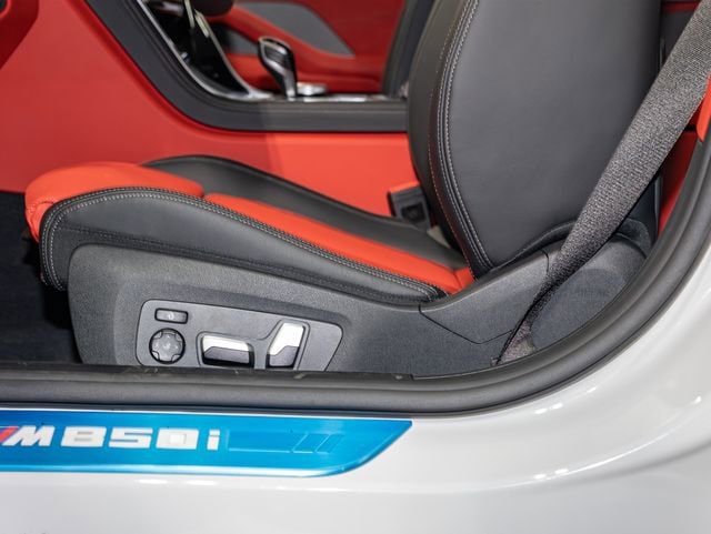 2026 BMW 8 Series M850i - Photo 15