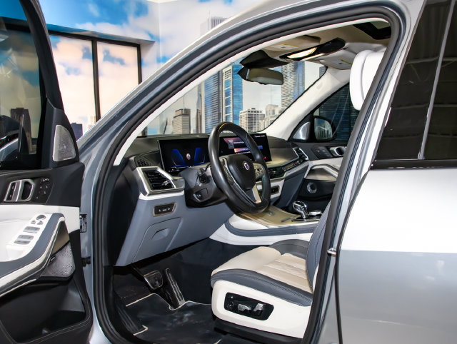 2025 BMW X7 ALPINA XB7 - Photo 13
