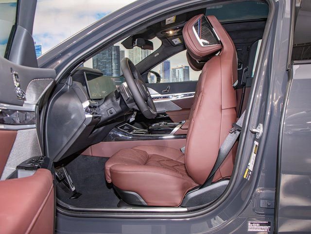 2026 BMW 7 Series 750e - Photo 20