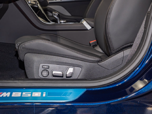 2026 BMW 8 Series M850i - Photo 15