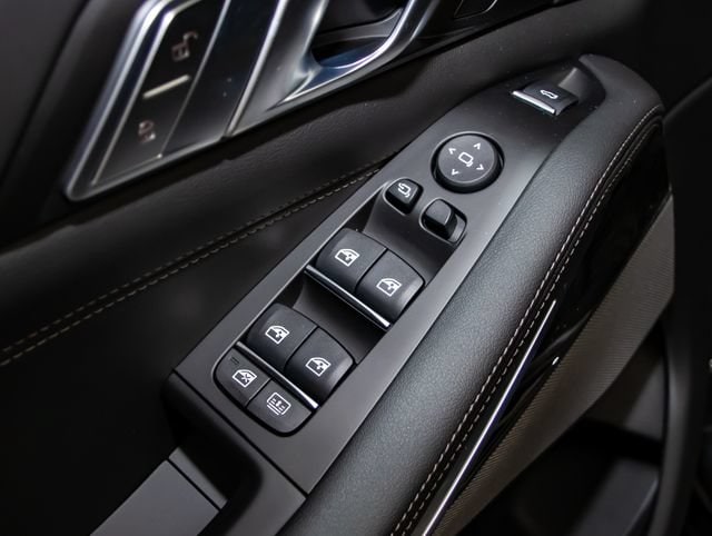 2027 BMW X7 40i - Photo 12