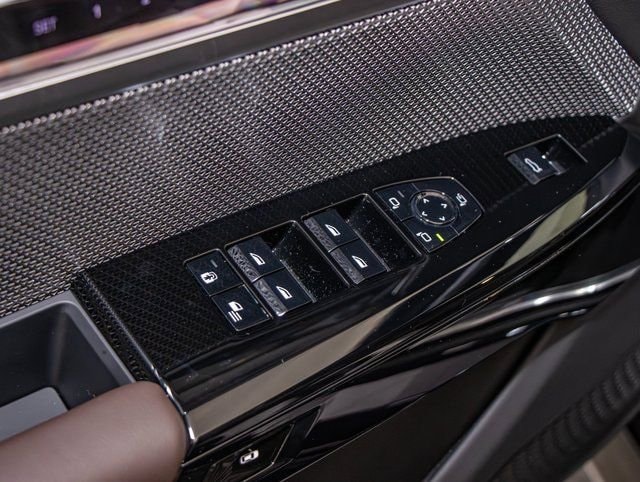 2026 BMW 7 Series 750e - Photo 14