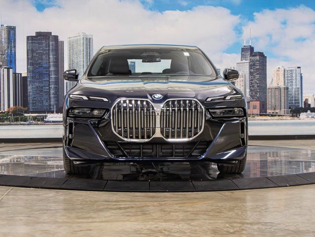 2026 BMW 7 Series 750e - Photo 3