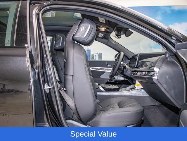2025 BMW 7 Series 750e - Photo 22