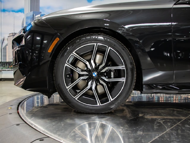 2026 BMW 7 Series 760i - Photo 7
