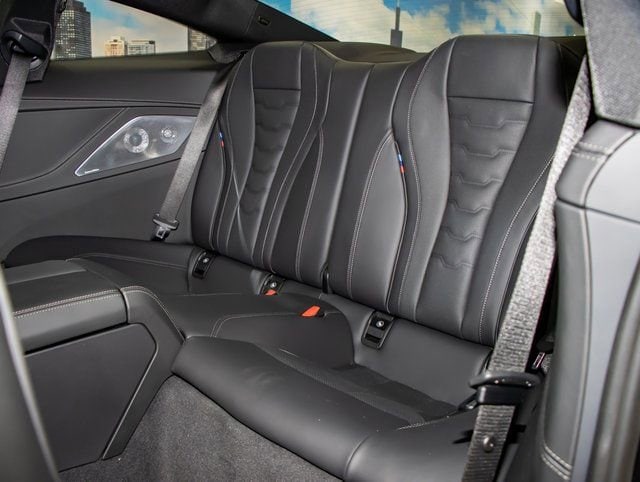 2026 BMW 8 Series M850i - Photo 22