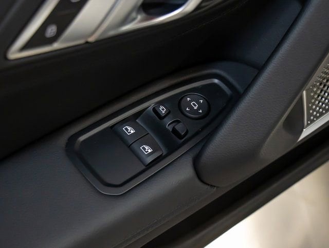 2026 BMW Z4 M40i - Photo 16
