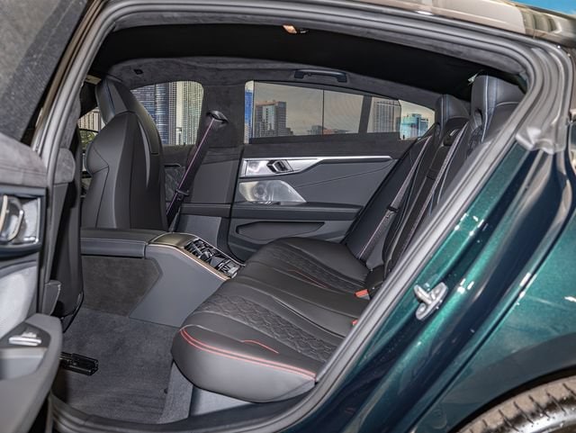 2026 BMW 8 Series M850i - Photo 22