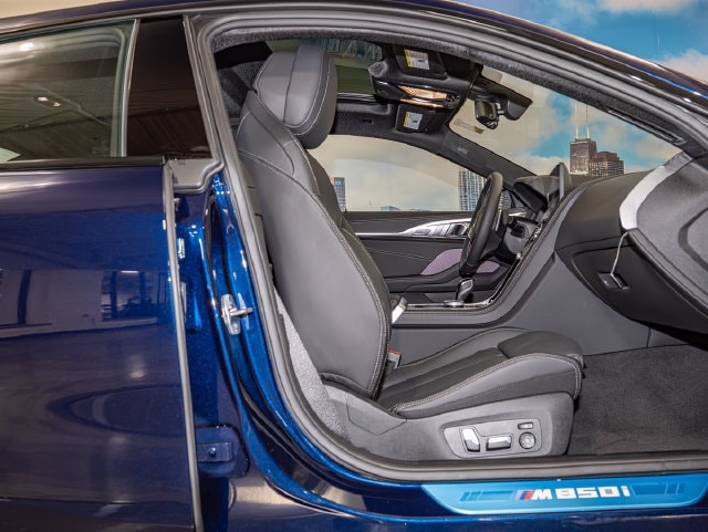 2026 BMW 8 Series M850i - Photo 21