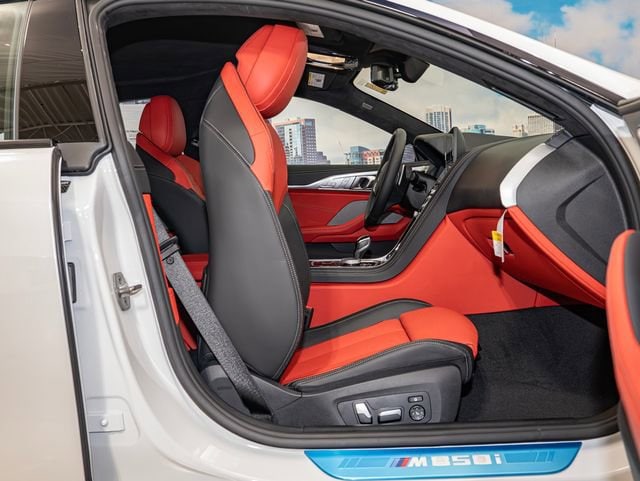 2026 BMW 8 Series M850i - Photo 22