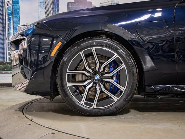 2025 BMW 7 Series 750e - Photo 7