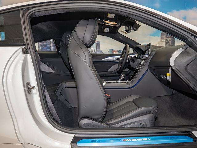 2026 BMW 8 Series M850i - Photo 21