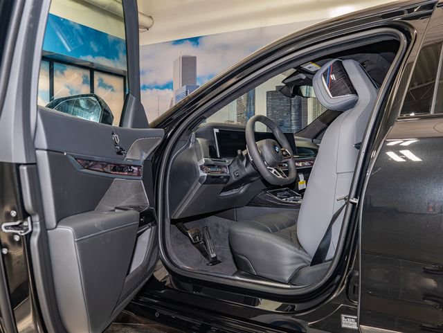 2026 BMW 7 Series 760i - Photo 13