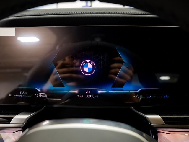 2026 BMW 7 Series 760i - Photo 17
