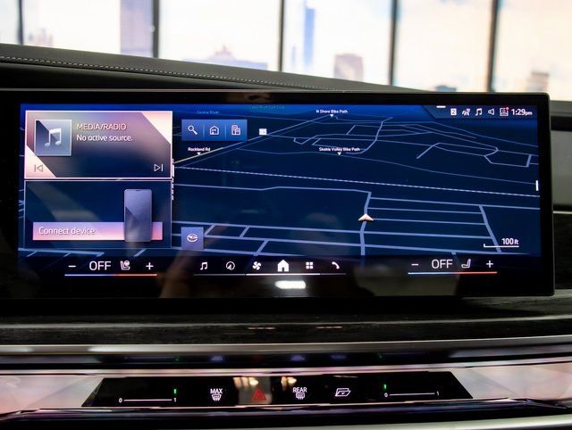 2026 BMW 7 Series 740i - Photo 18