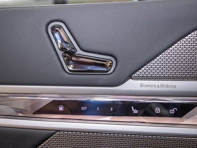 2025 BMW 7 Series 750e - Photo 14