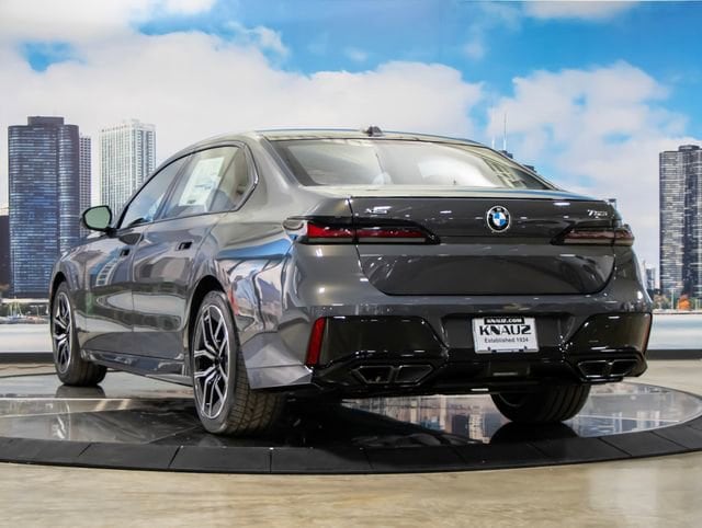 2026 BMW 7 Series 760i - Photo 9